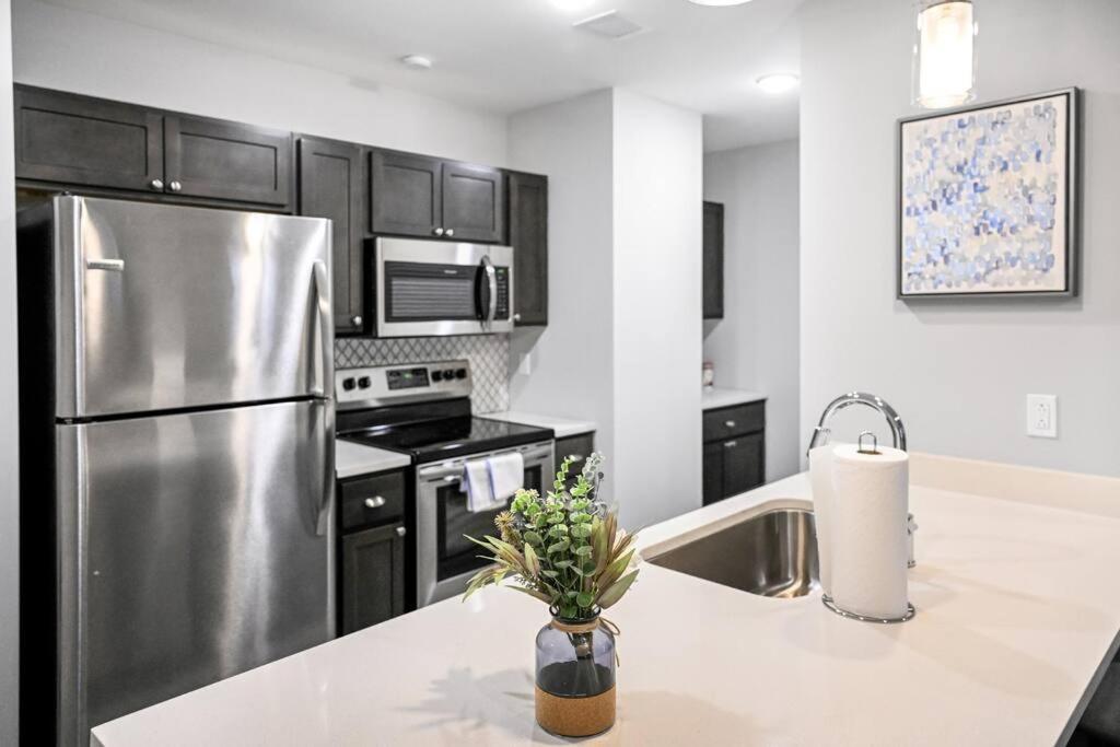 Apartmán 2Br Unit In The Heart Of Dt On Playhouse Square, With Pool And Gym Access-1106 Cleveland Exteriér fotografie