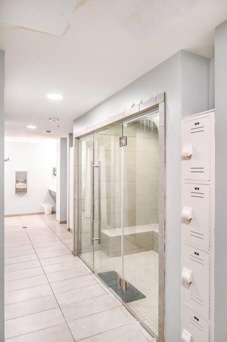 Apartmán 2Br Unit In The Heart Of Dt On Playhouse Square, With Pool And Gym Access-1106 Cleveland Exteriér fotografie