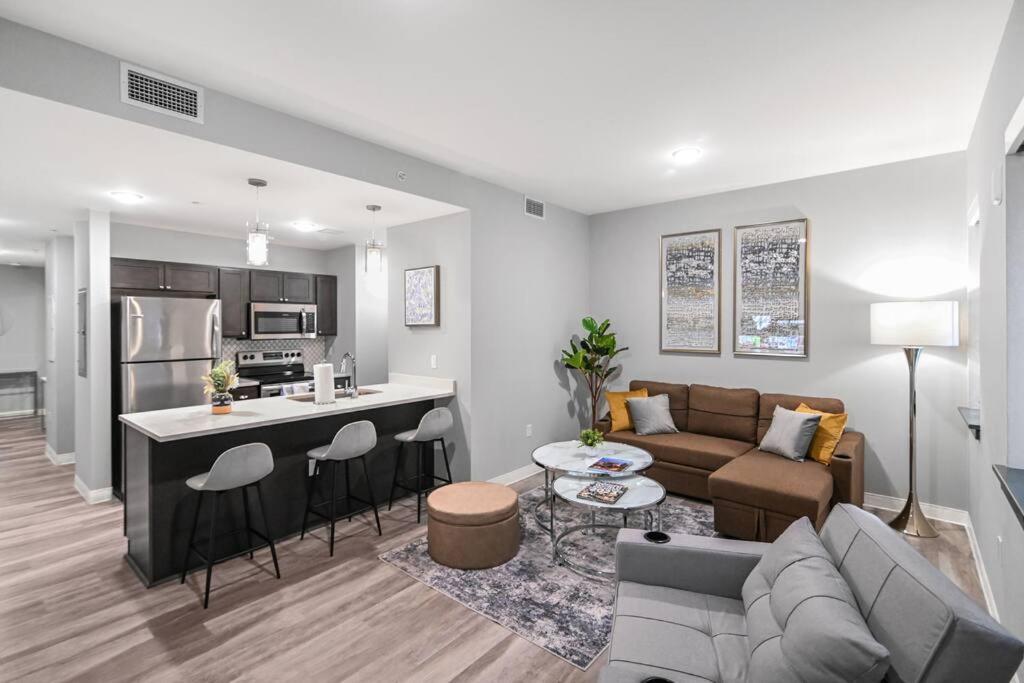 Apartmán 2Br Unit In The Heart Of Dt On Playhouse Square, With Pool And Gym Access-1106 Cleveland Exteriér fotografie